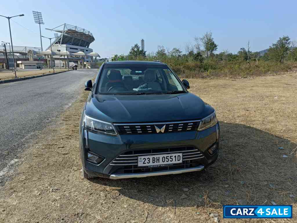 Mahindra XUV300 W8(O)