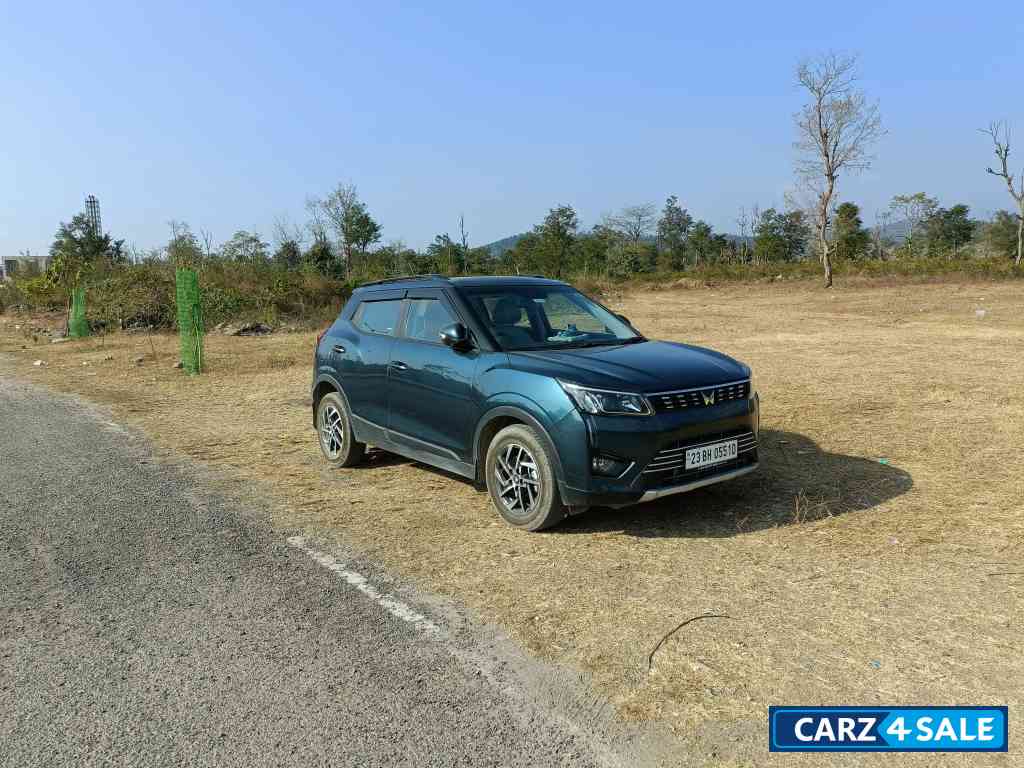 Mahindra XUV300 W8(O)