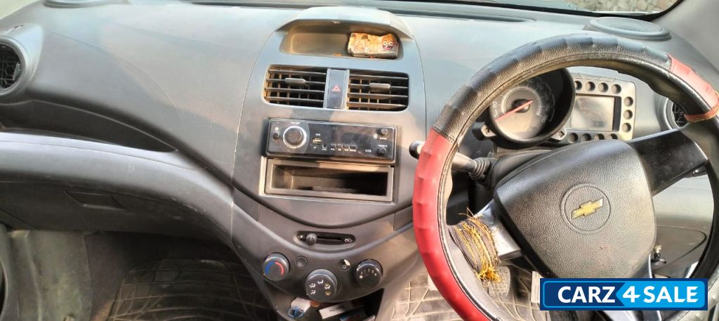 White Chevrolet Beat 2016