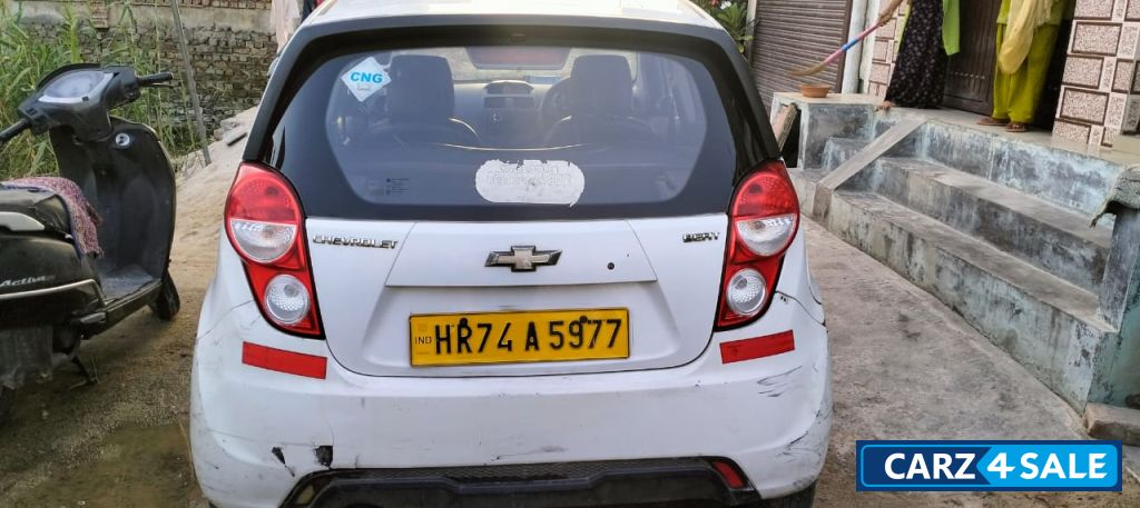 White Chevrolet Beat 2016