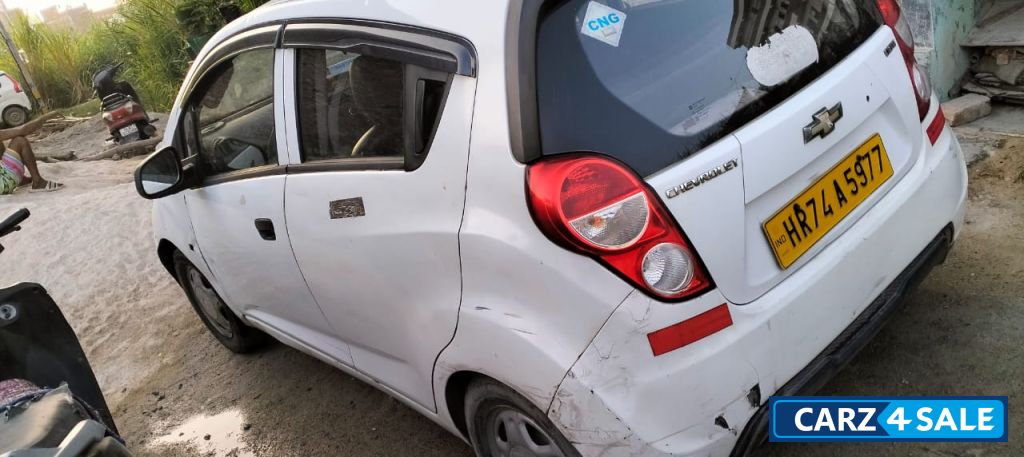 White Chevrolet Beat 2016