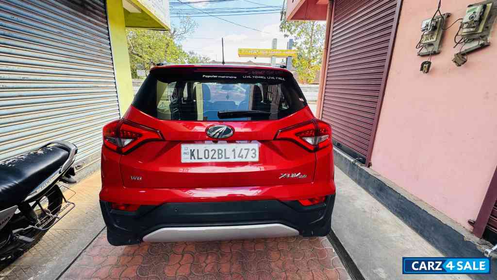 Mahindra XUV300 W8