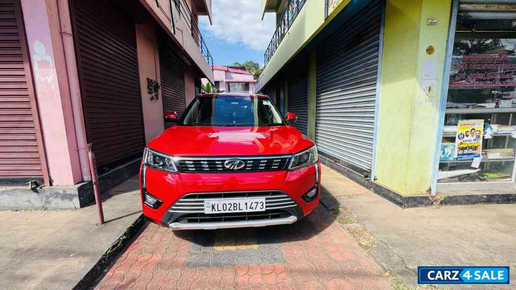 Mahindra XUV300 W8
