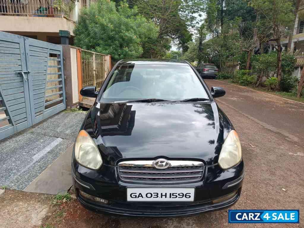Black Hyundai Verna 1.6 VTVT