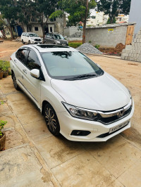 Pearl White Honda City ZX CVT (I-VTECH)