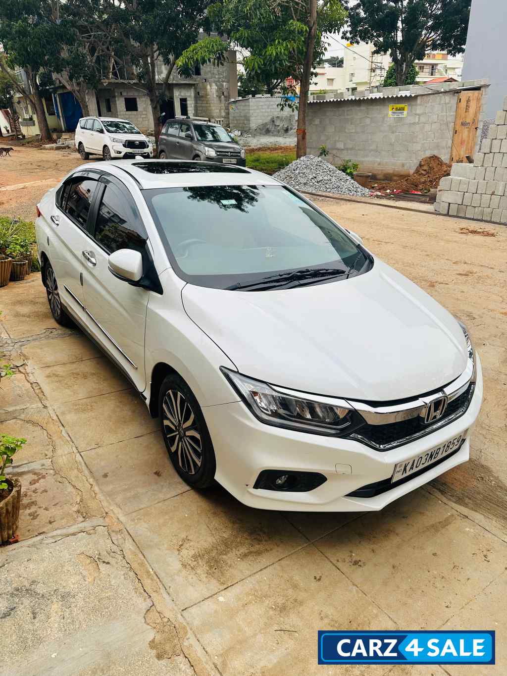 Pearl White Honda City ZX CVT (I-VTECH)