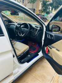 Pearl White Honda City ZX CVT (I-VTECH)