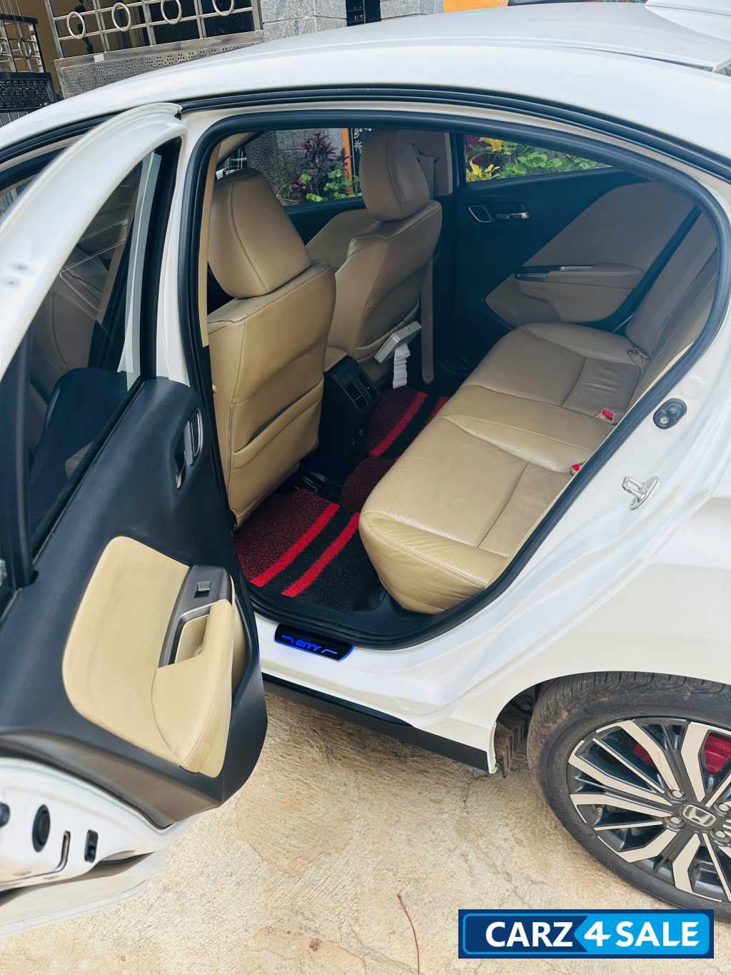 Pearl White Honda City ZX CVT (I-VTECH)