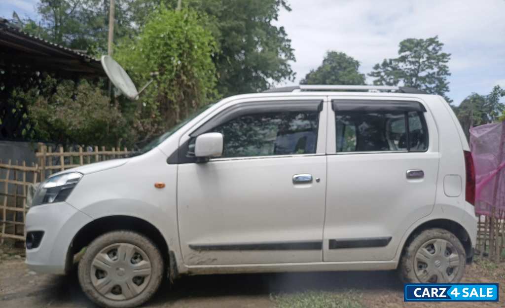 White Maruti Suzuki Wagon R VXI