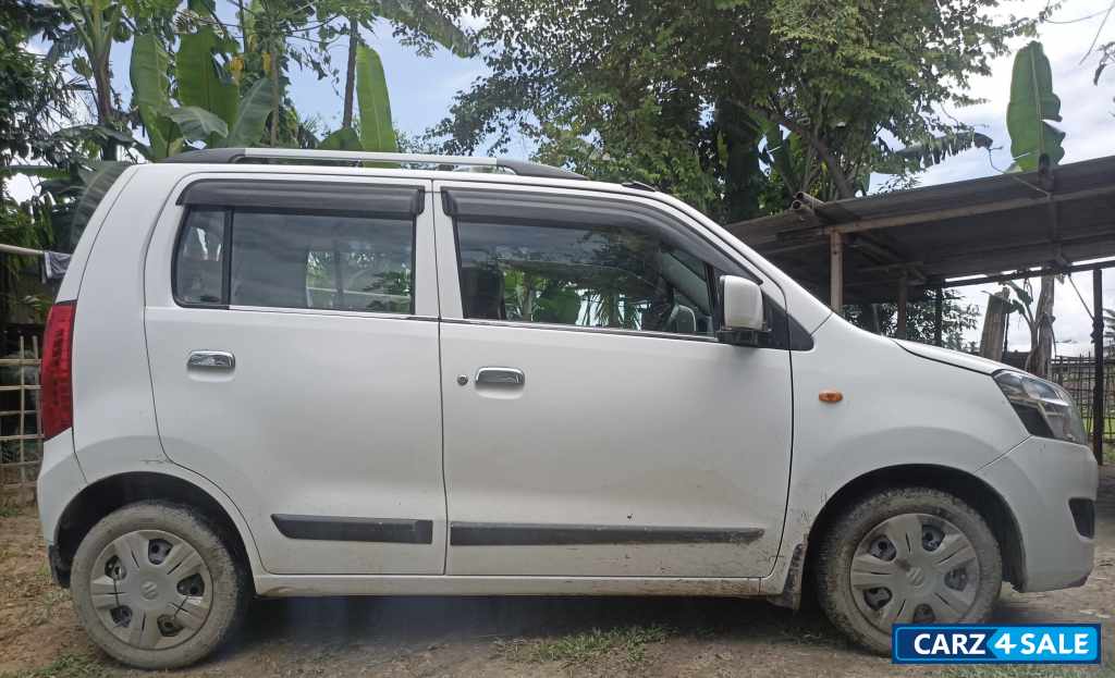 White Maruti Suzuki Wagon R VXI