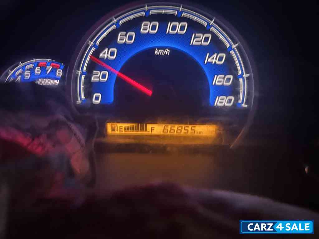 White Maruti Suzuki Wagon R VXI