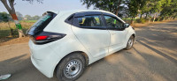 White Tata Altroz XE 1.2 RHYTHM