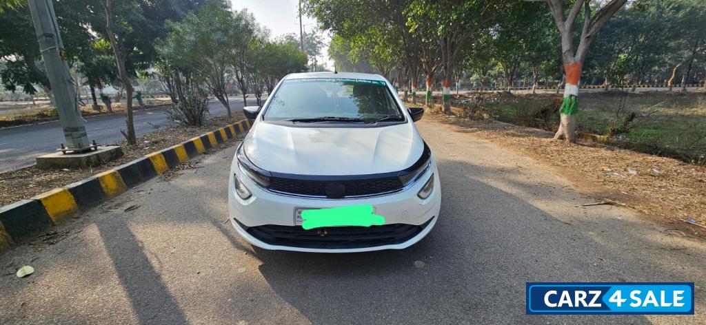 White Tata Altroz XE 1.2 RHYTHM