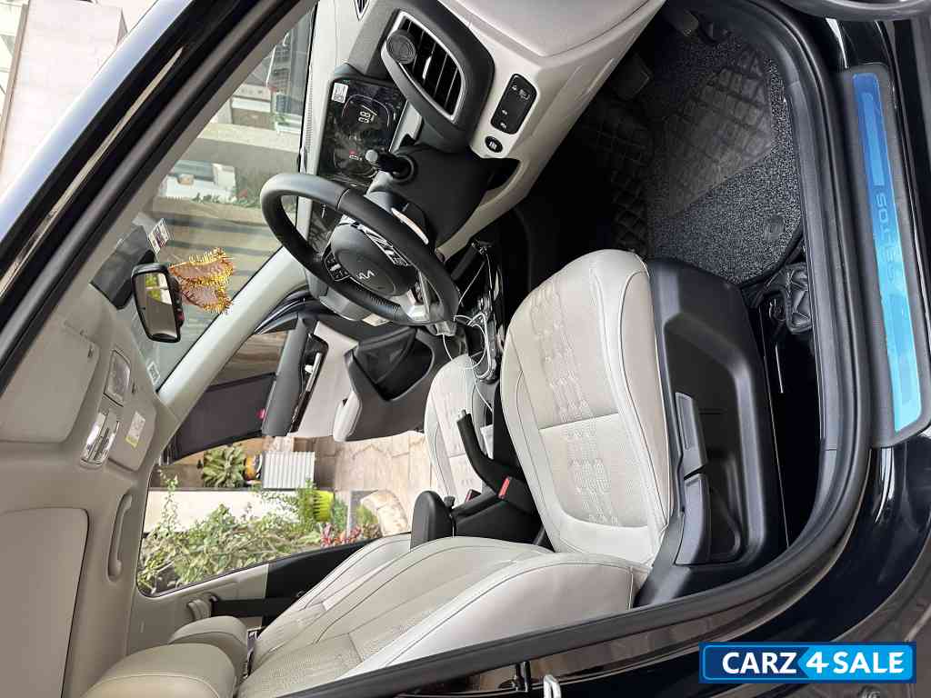 Black Kia Seltos HTX 1.5 IVT