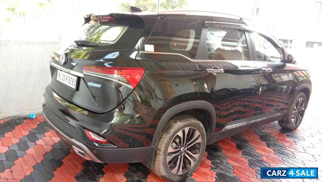 MG Hector Plus Sharp