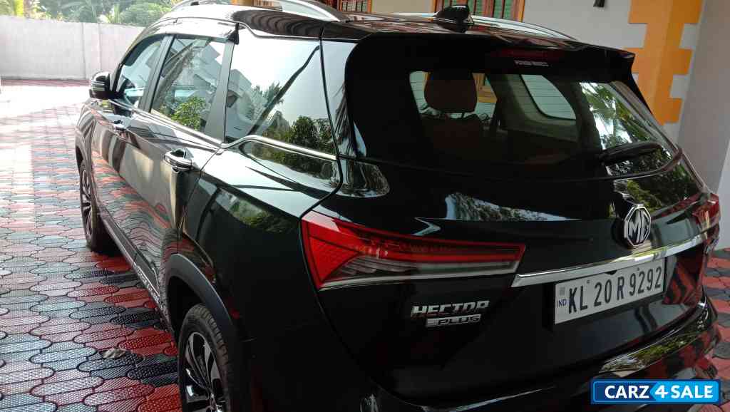 MG Hector Plus Sharp