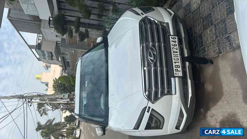 White Hyundai Creta Sxo automatic