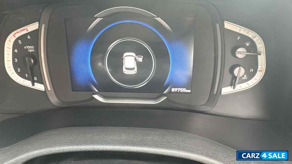 White Hyundai Creta Sxo automatic