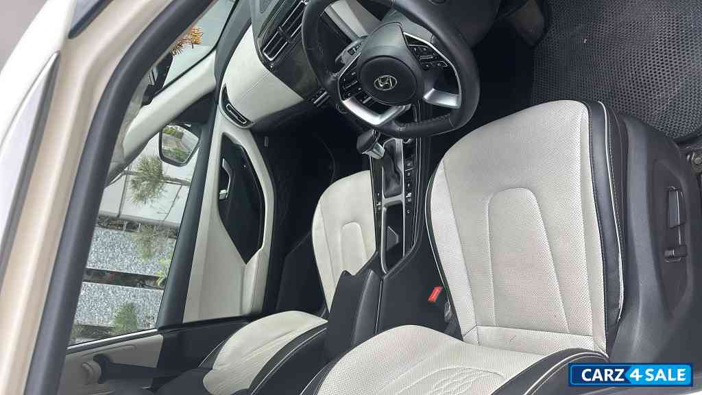 White Hyundai Creta Sxo automatic