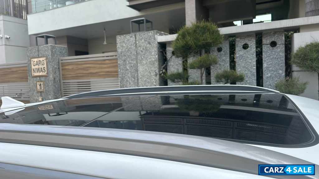 White Hyundai Creta Sxo automatic