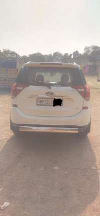 Mahindra XUV 500 W11