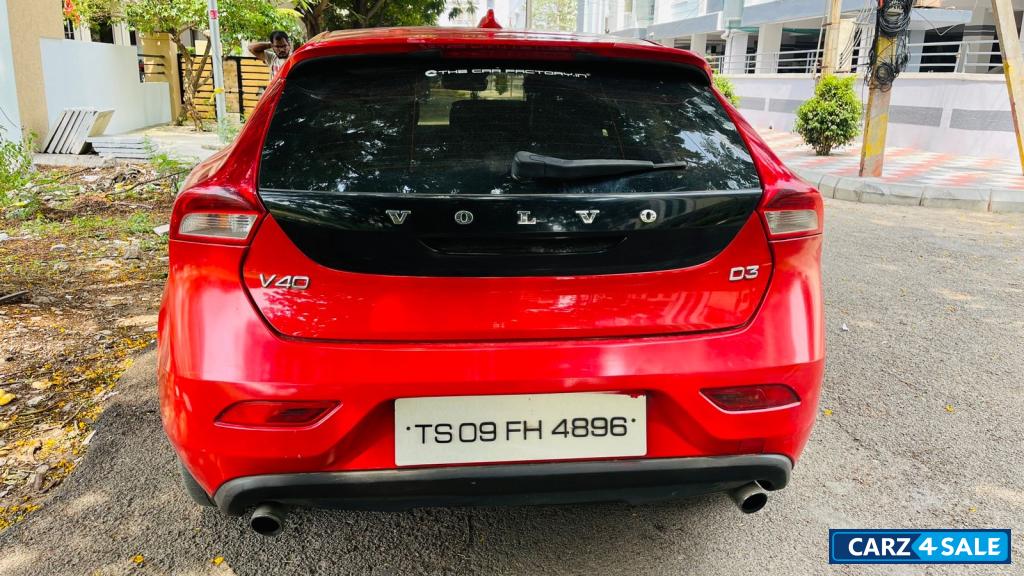 Red Volvo V40