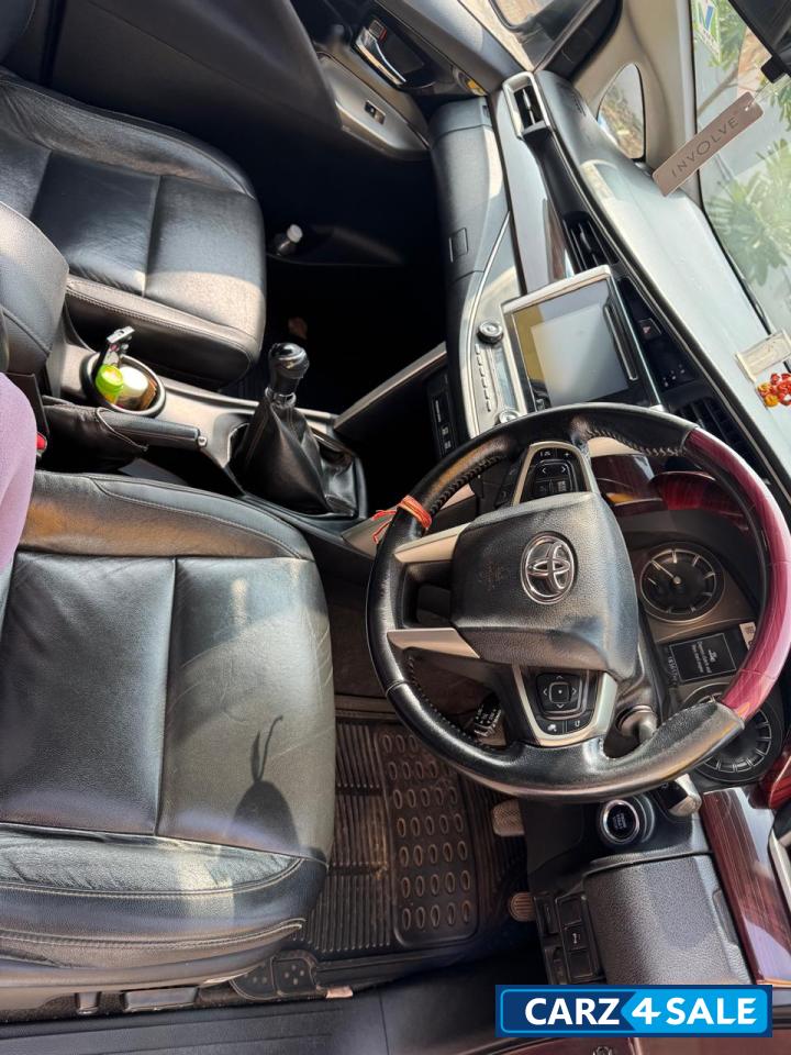 Toyota Innova INNOVA CRYSTA 2.4 ZX