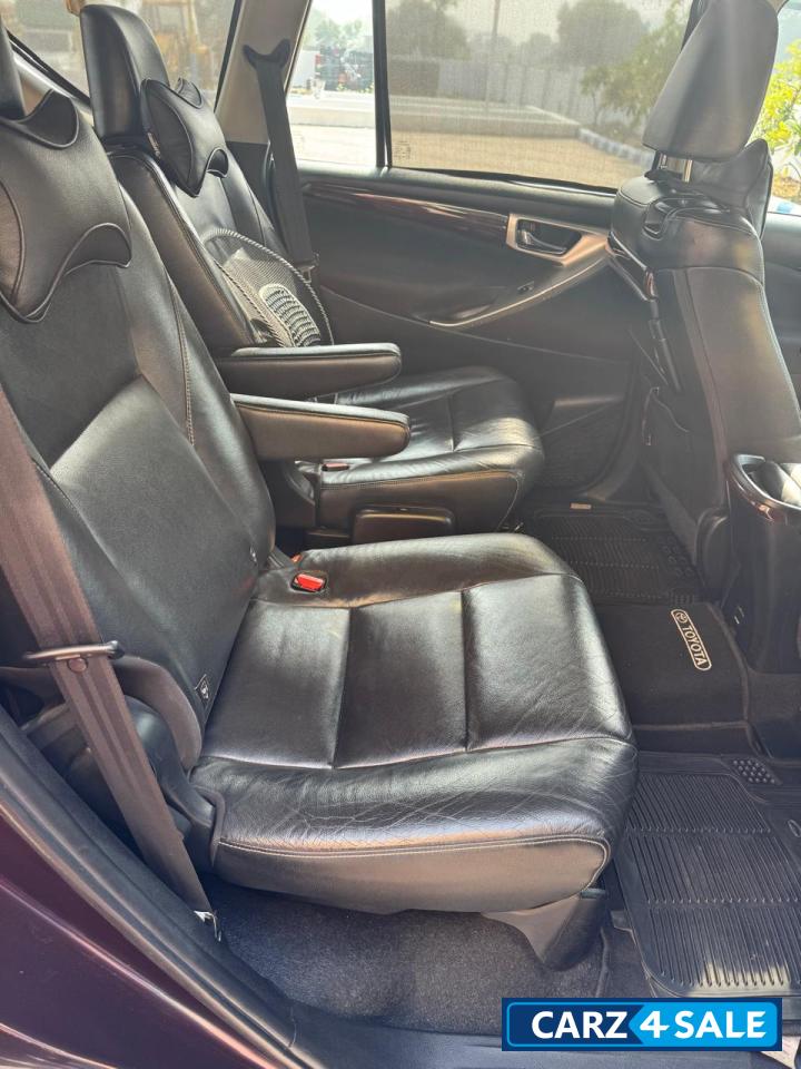 Toyota Innova INNOVA CRYSTA 2.4 ZX