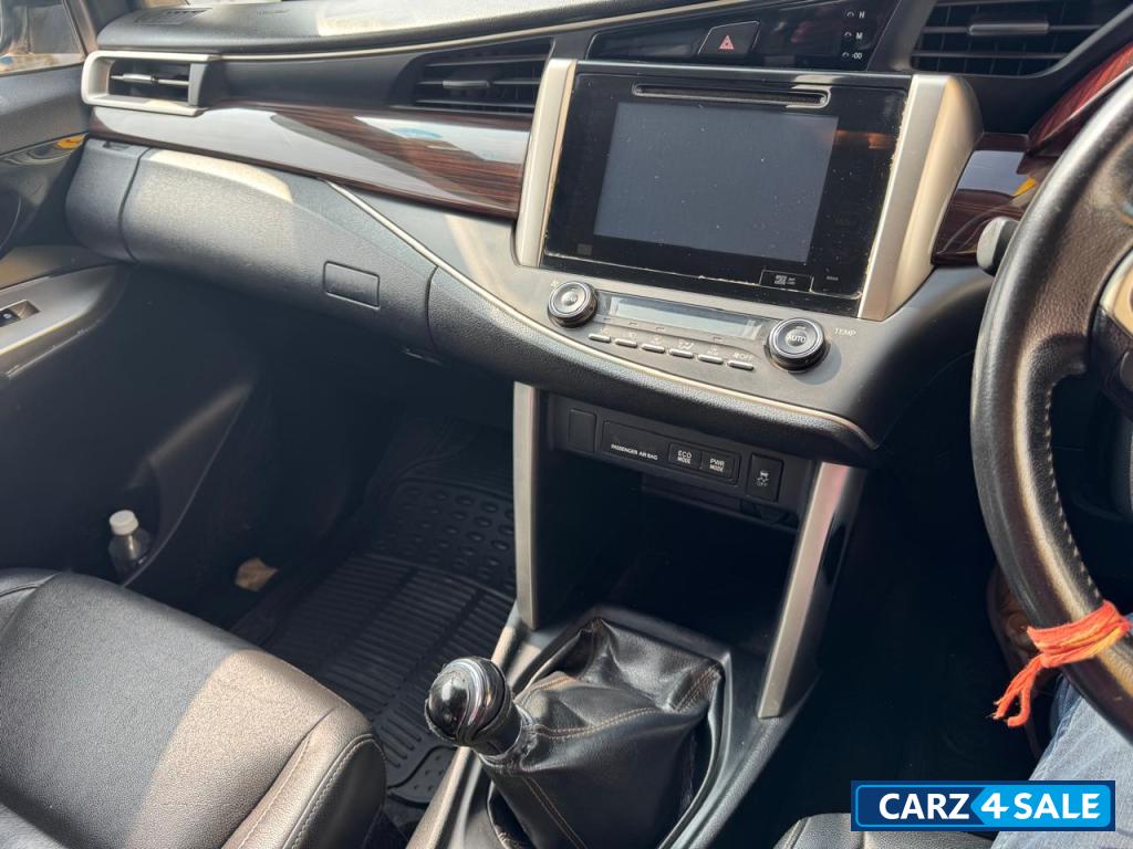 Toyota Innova INNOVA CRYSTA 2.4 ZX