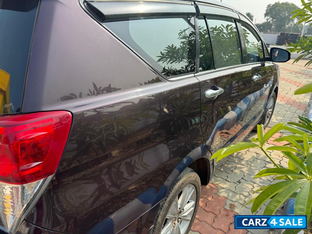 Toyota Innova INNOVA CRYSTA 2.4 ZX