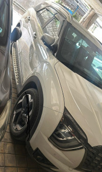Polar White Hyundai Alcazar 1.5 AT Signature (O) 6 Str