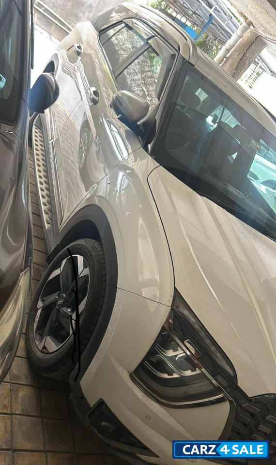 Polar White Hyundai Alcazar 1.5 AT Signature (O) 6 Str