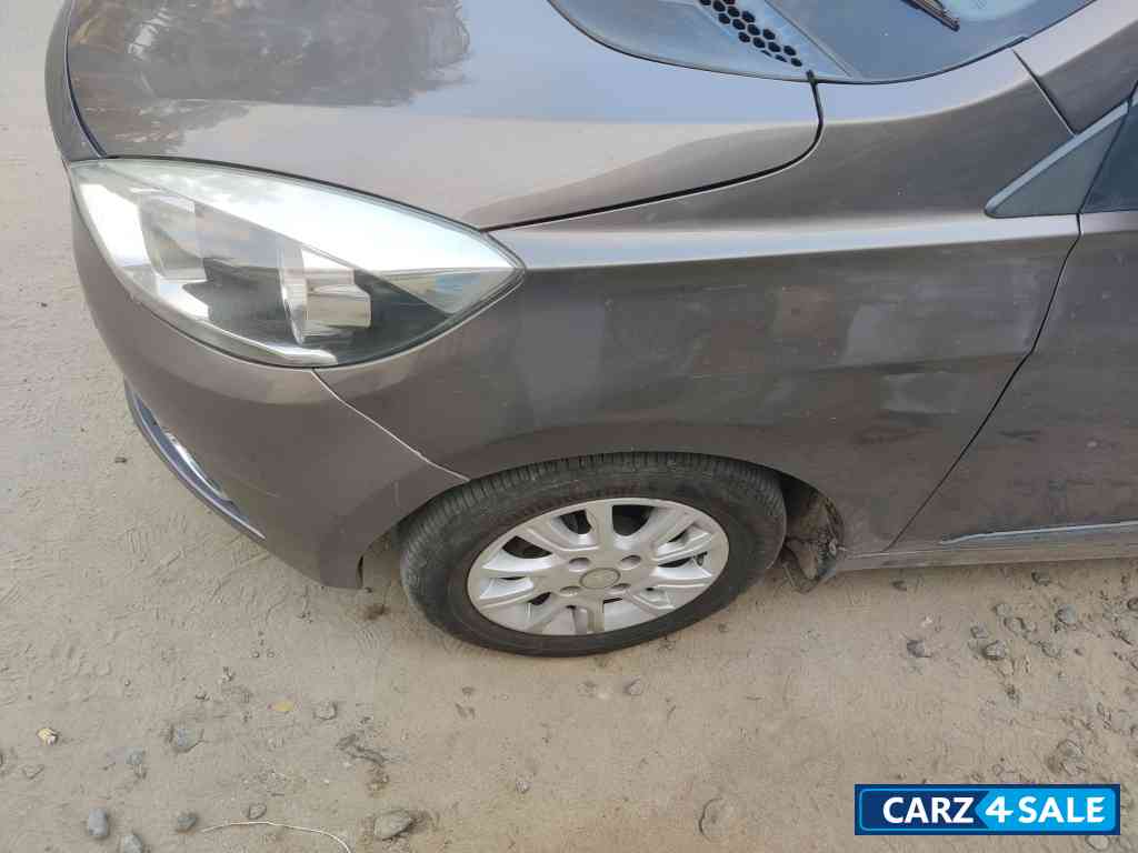 Metalic Silver Tata Tiago XZ