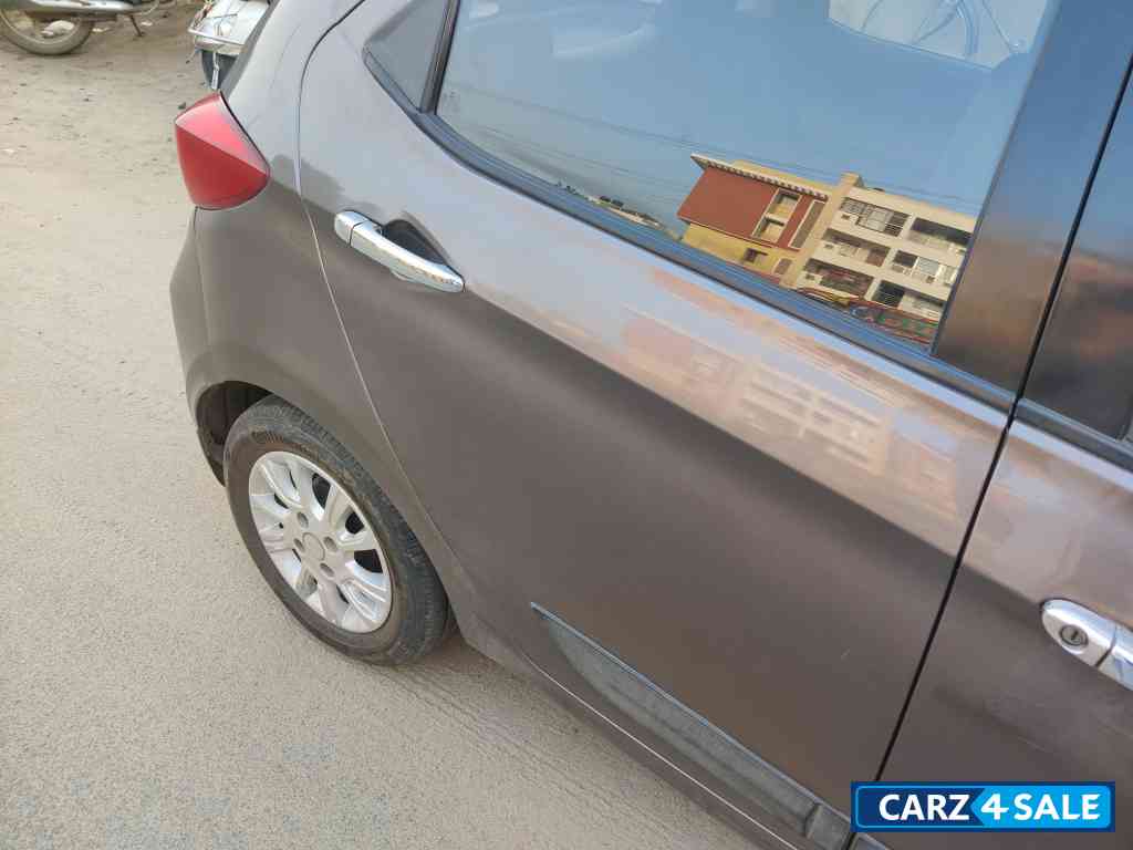 Metalic Silver Tata Tiago XZ Metalic Silver Tata Tiago XZ