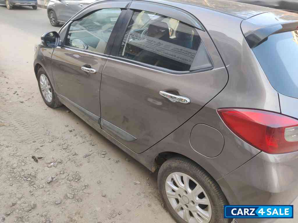 Metalic Silver Tata Tiago XZ Metalic Silver Tata Tiago XZ