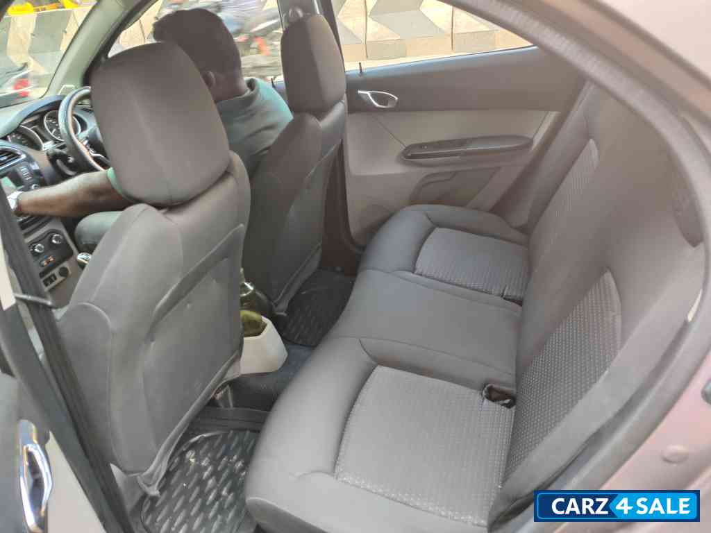 Metalic Silver Tata Tiago XZ Metalic Silver Tata Tiago XZ