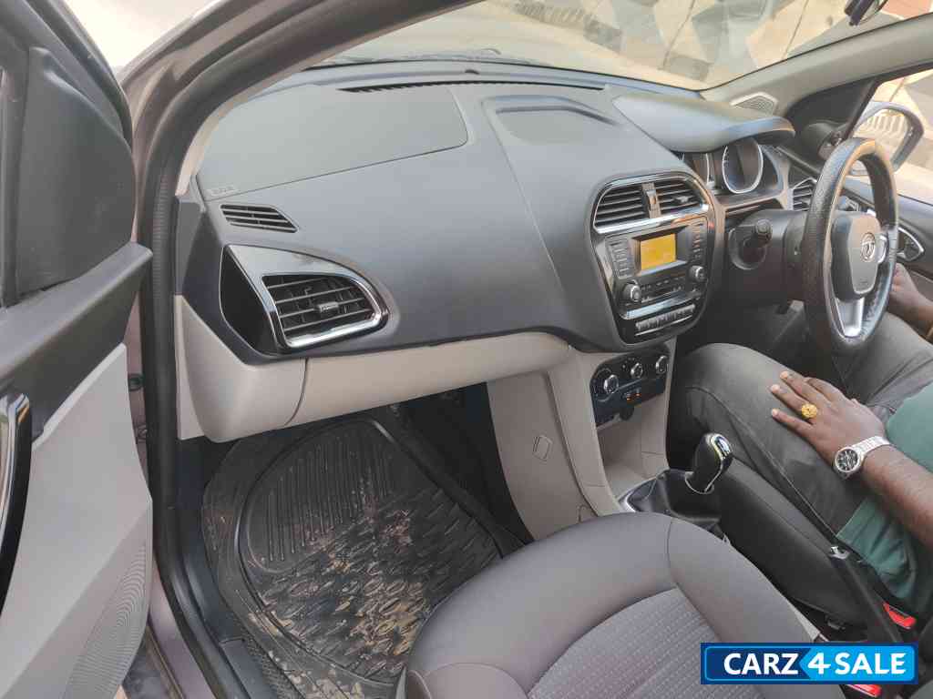 Metalic Silver Tata Tiago XZ Metalic Silver Tata Tiago XZ