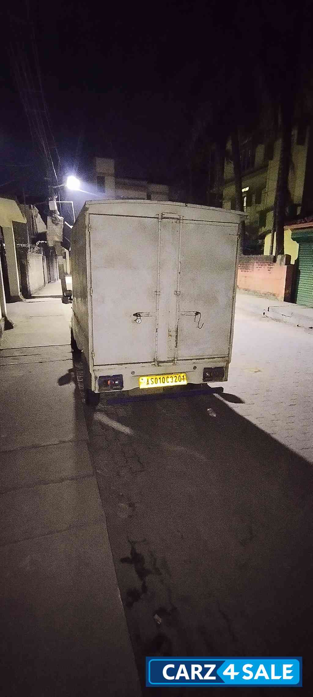 Diamond White Mahindra Jeeto Petrol