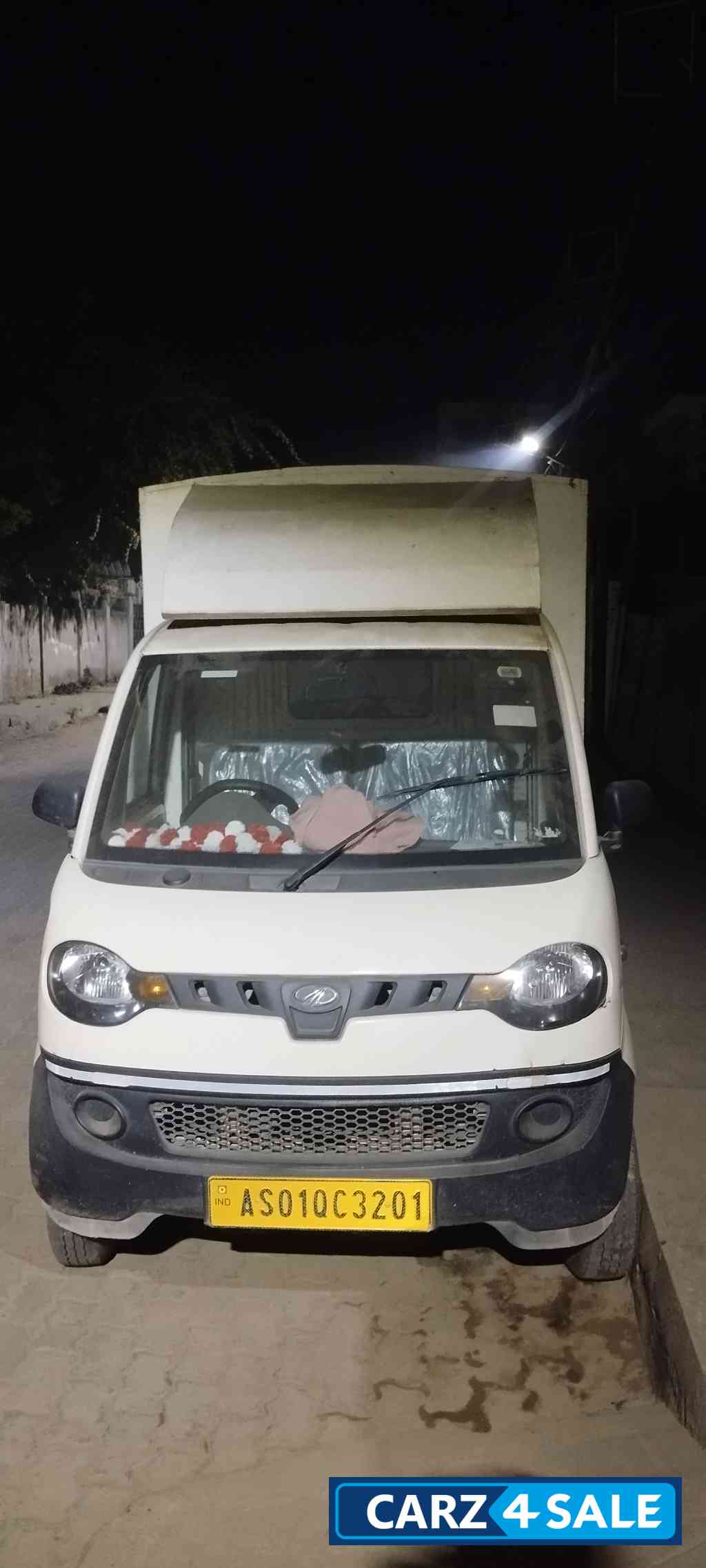 Diamond White Mahindra Jeeto Petrol