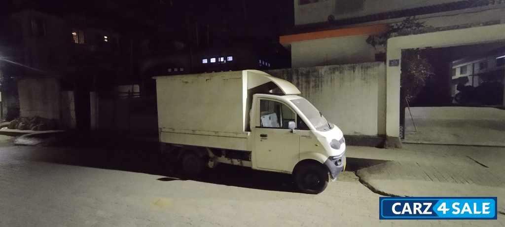 Diamond White Mahindra Jeeto Petrol