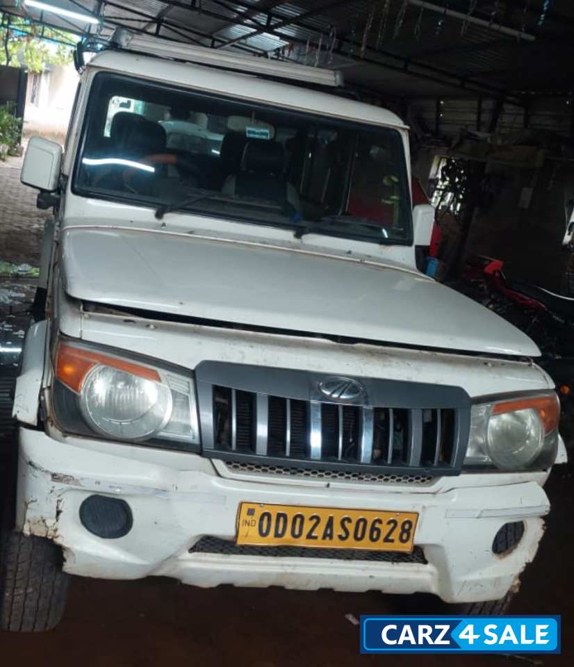 White Mahindra Bolero BSIV