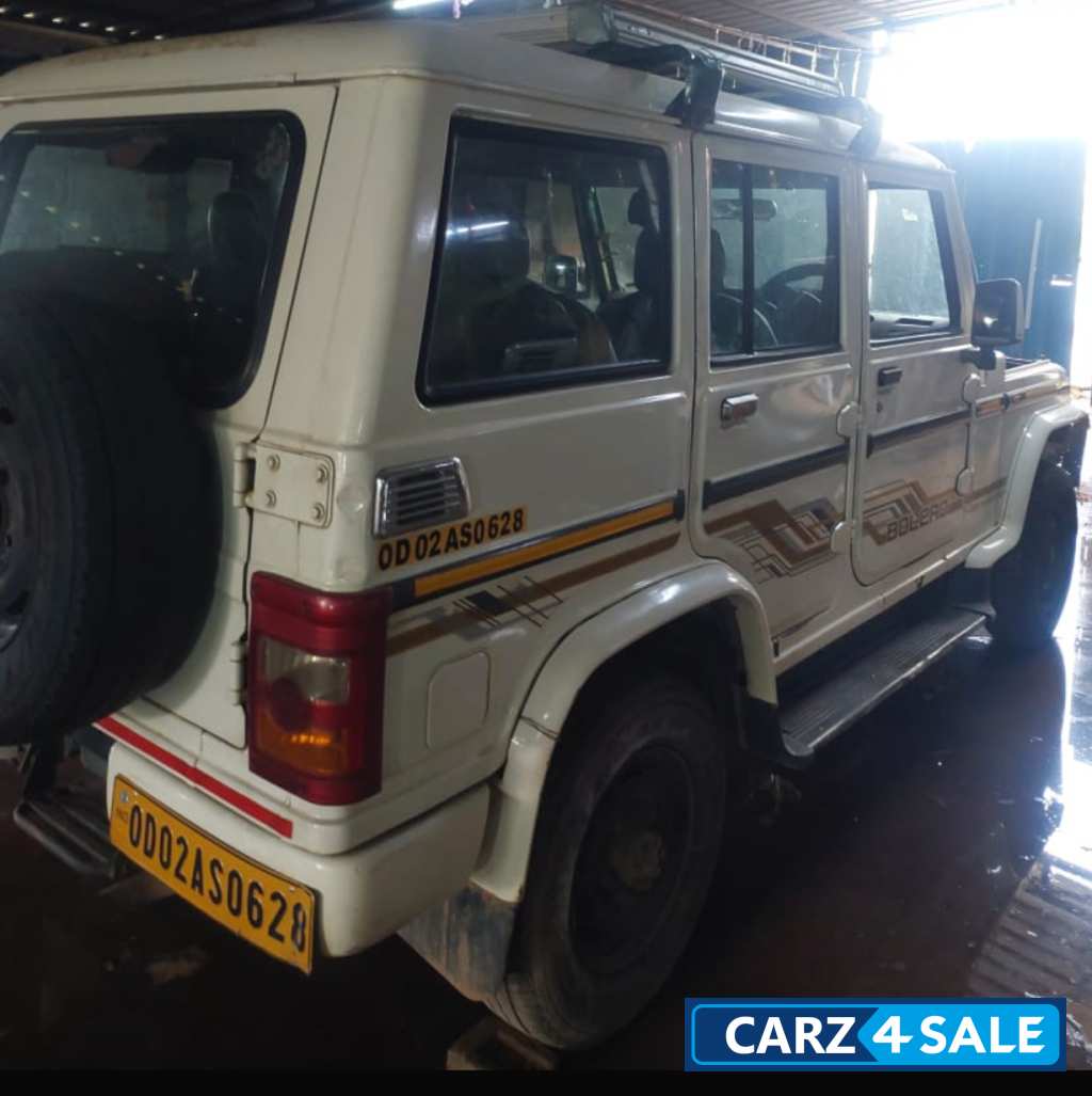 White Mahindra Bolero BSIV