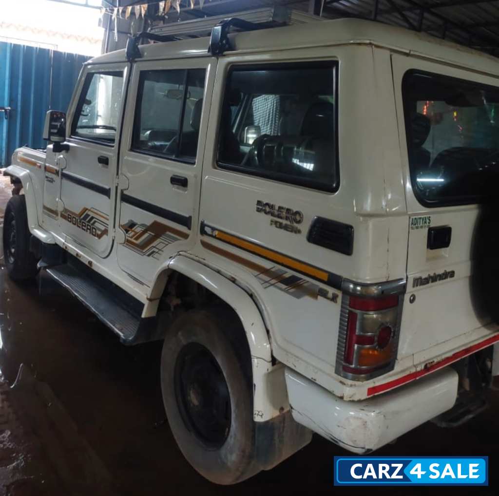 White Mahindra Bolero BSIV