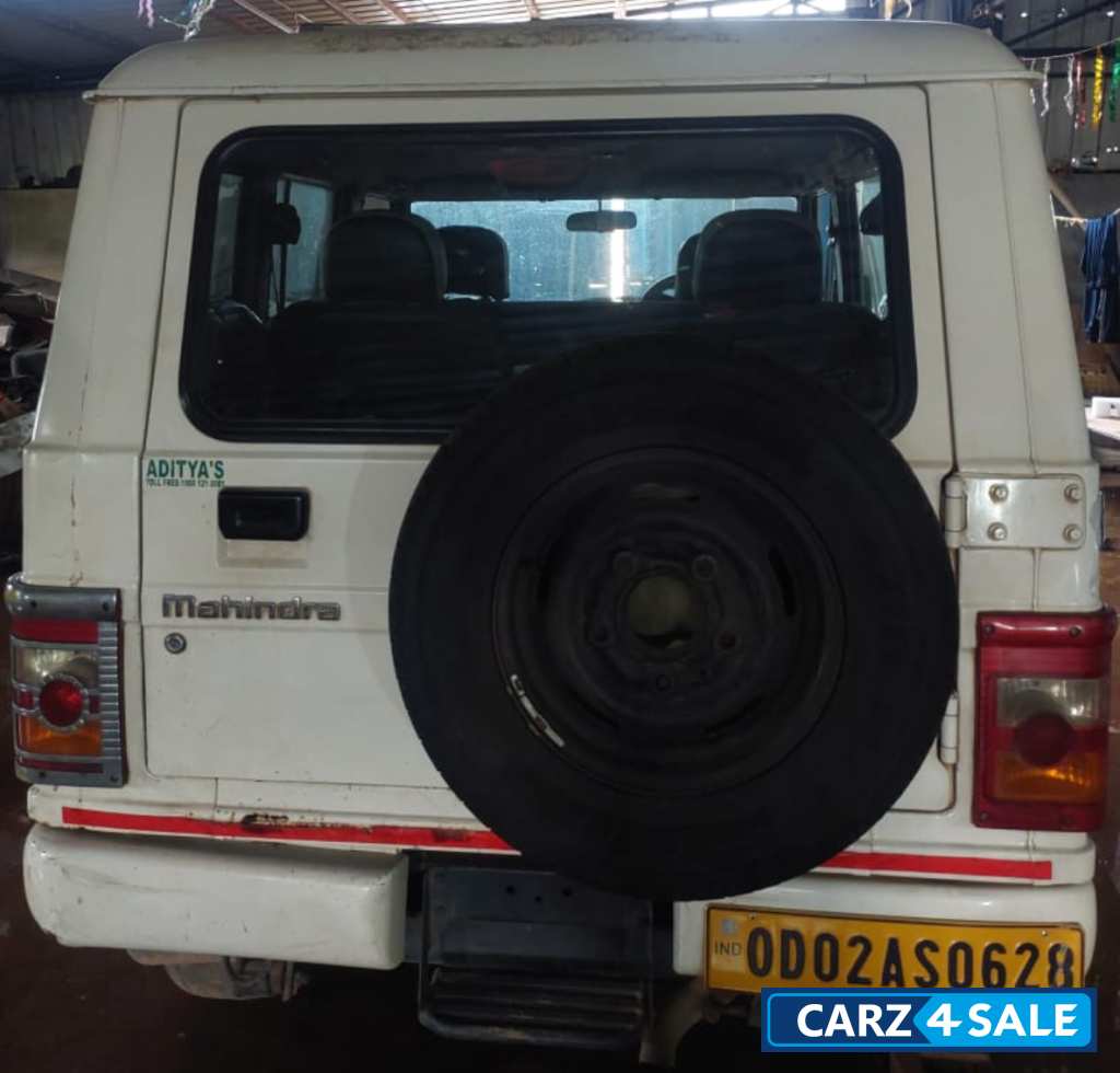 White Mahindra Bolero BSIV