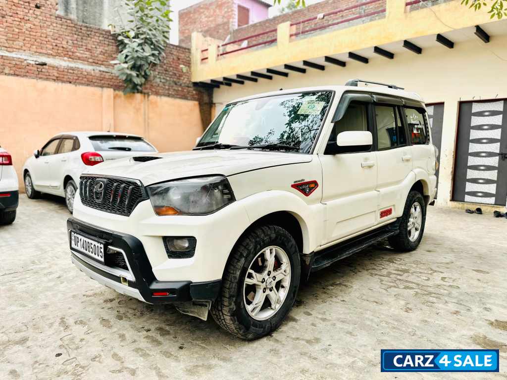 White Mahindra Scorpio S10