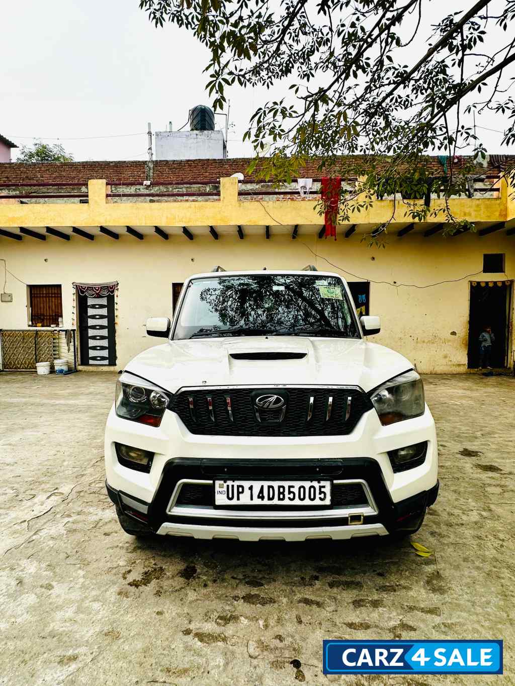 White Mahindra Scorpio S10