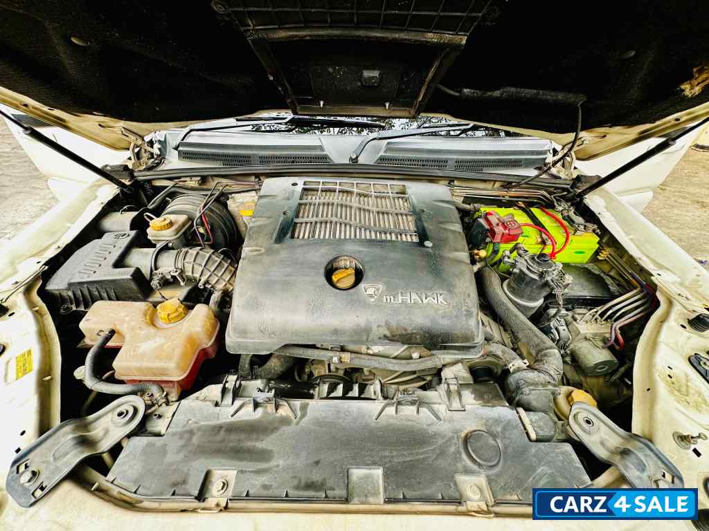 White Mahindra Scorpio S10