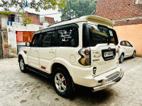 White Mahindra Scorpio S10