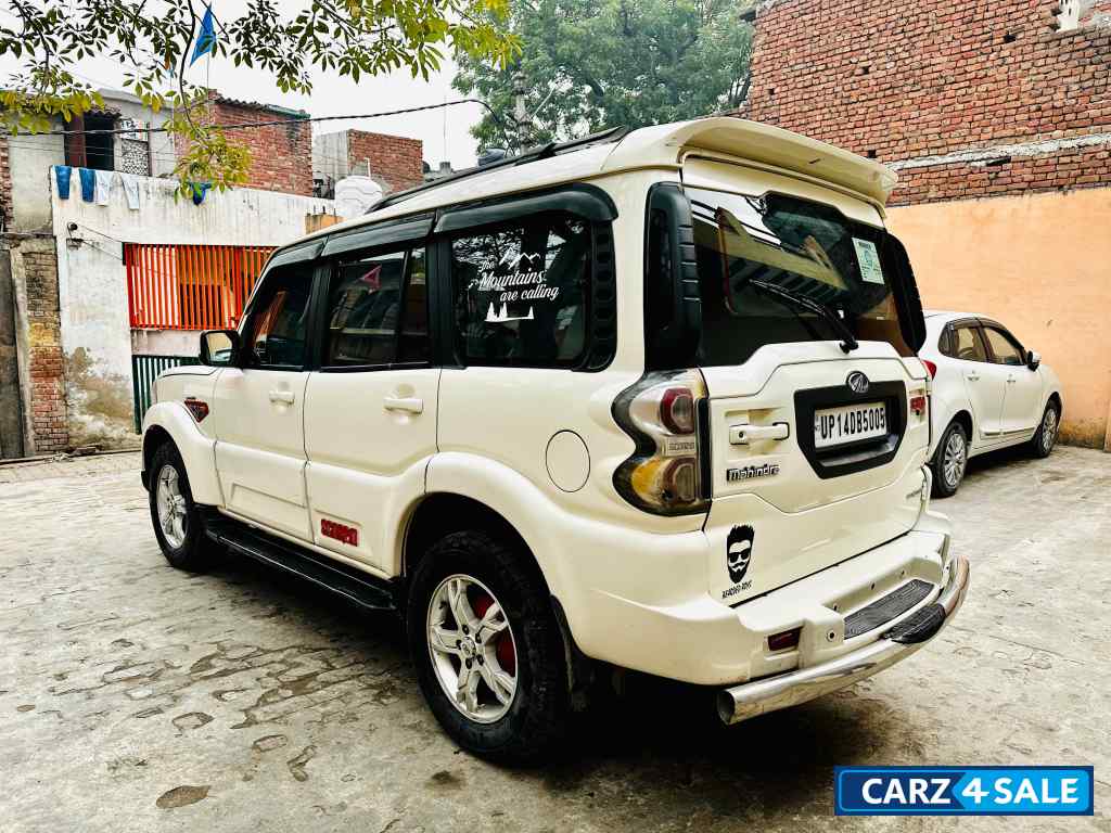 White Mahindra Scorpio S10