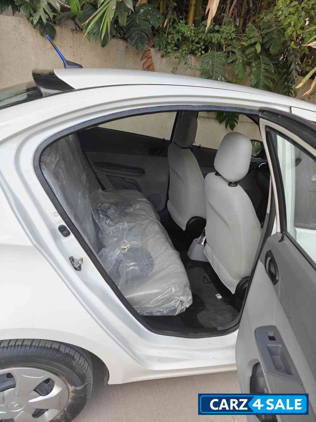 White Tata Tigor XZ Plus